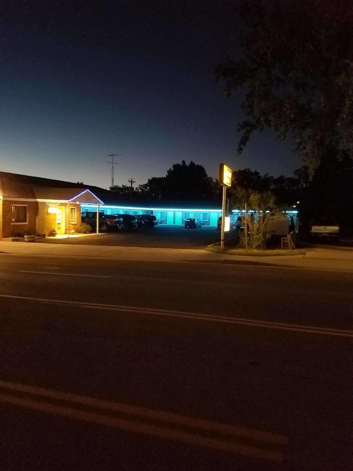 Arrowhead Motel 圣丹斯 外观 照片